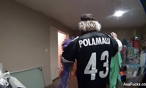 i-asa akira ngemuva  ...